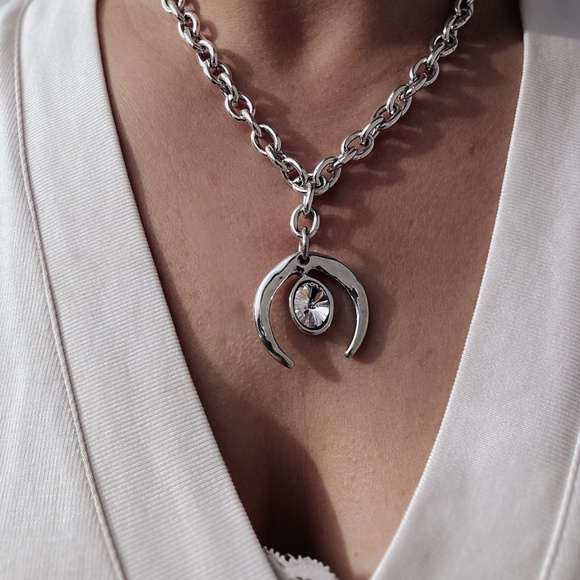 Chunky Cresent Moon 🌙 Crystal Necklace clear quartz - Picture 1 of 4